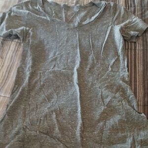 Women's Short Sleeve V-Neck Tee in Heather Olive Green